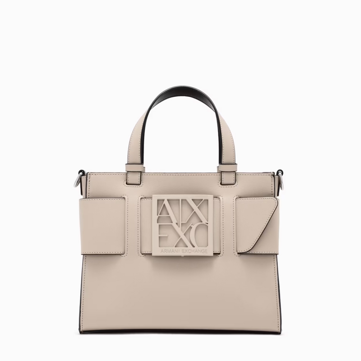 Bolso de la marca Armani Exchange, modelo YSSA. Bolso elaborado en piel color beig. Este es un best seller que se renueva cada temporada, perfecto desde todos los puntos de vista y siempre cool: el bolso tote mediano con bandolera y banda con hebilla con logo personalizado es el accesorio que no puede faltar en el look.Material externo: 100% poliuretano; tejido intermedio: 100% poliéster; material interno: 100% poliuretano. Cierre con cremallera. Medidas: alto 23cm y ancho 31cm.