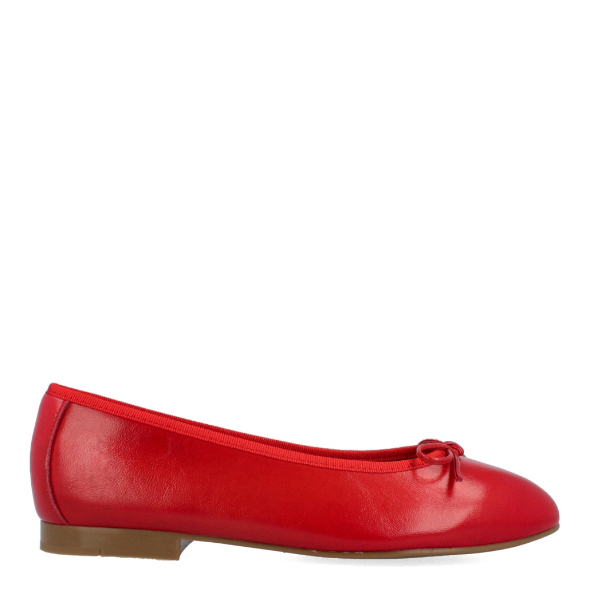 Bailarinas de la marca Itse, modelo RITA. Exterior de las bailarinas en piel color rojo con detalle de lazo. Interior de las bailarinas en piel color beig. Bailarinas Itse con punta redonda y suela plana de goma. Estas bailarinas Itse RITA tienen el color tendencia que te ofecerá crear diferentes looks y estilos. No te puede faltar en el armario de temporada.