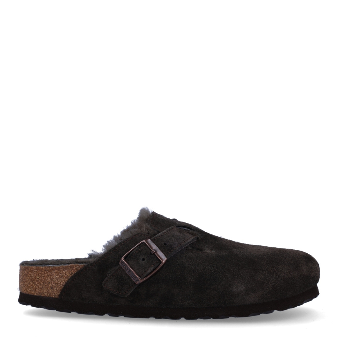 Zuecos de la marca Birkenstock modelo BOSTON. Exterior e interior elaborado en ante de color gris oscuro con puntera redonda. Zuecos Birkenstock con cierre de hebilla ajustable en la pala. Interior con pelo. Suela de corcho de 2,5 cm de plataforma. Planta ergonómica. Hechas en Alemania. Zuecos Birkenstock BOSTON son el complemento ideal de comodidad y ligereza para esta temporada!