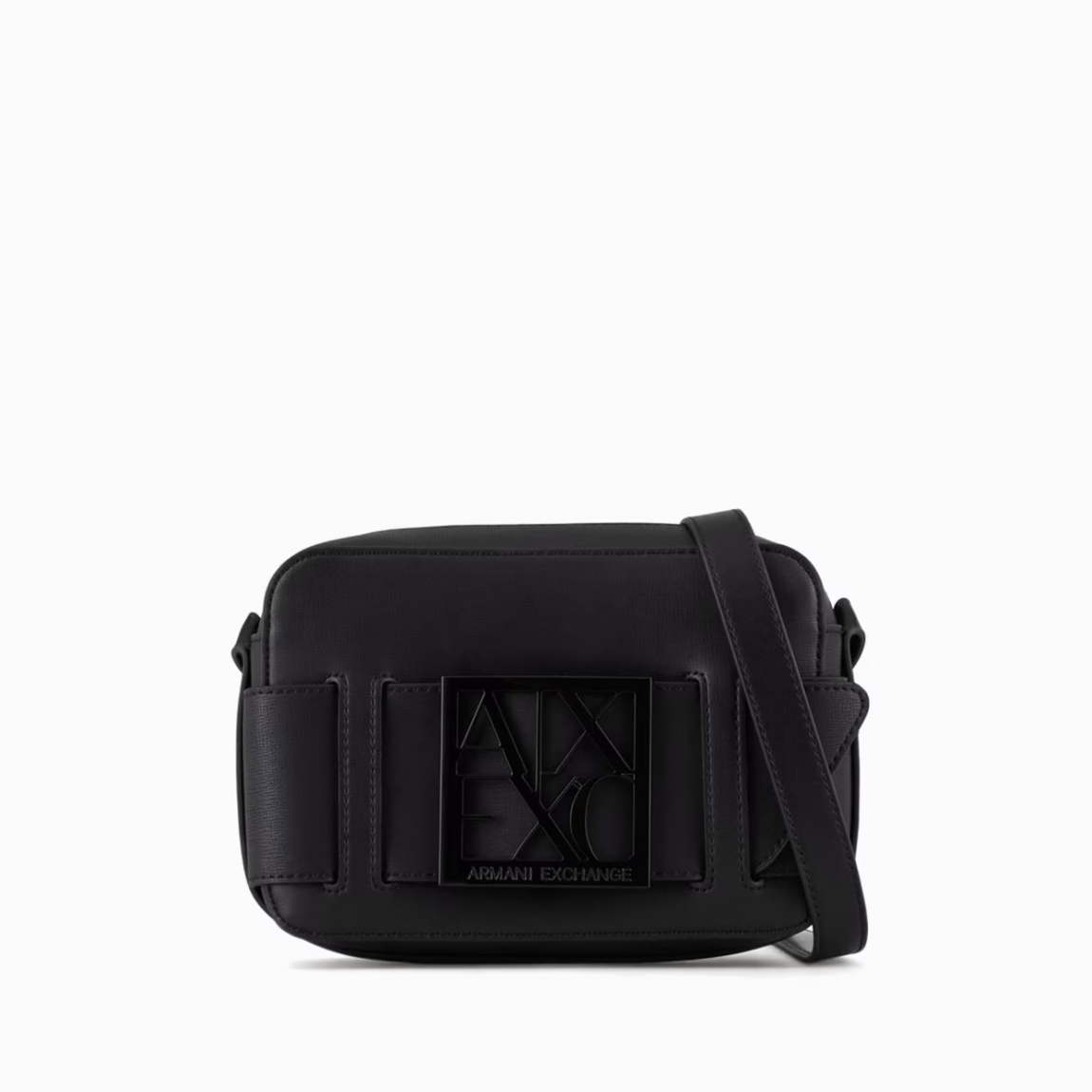 Bolso de la marca Armani Exchange, modelo CAROLA. Elaborado en piel color negro, este complemento es un best seller que se renueva cada temporada, perfecto desde todos los puntos de vista y siempre cool, incluso en un nuevo formato: el estuche para cámara con bandolera y correa con hebilla con logo personalizado es el accesorio que no puede faltar en el look. Material externo: 100% poliuretano; tejido intermedio: 100% poliéster; material interno: 100% poliuretano. Medidas: alto 14cm y ancho 21cm.