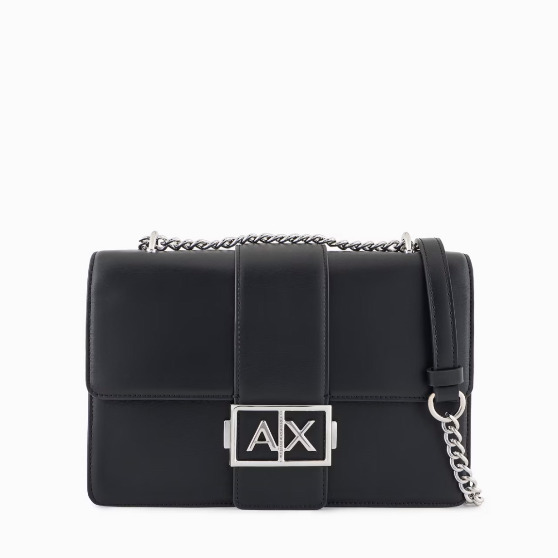 Este bolso de hombro de la marca Armani Exchange, modelo AVA, está elaborado de piel sintética color negro. E un accesorio elegante y sofisticado, perfecto para cualquier ocasión. La correa de cadena para el hombro añade un toque de clase, mientras que el logotipo de metal en la parte delantera aporta un detalle distintivo y moderno. El cierre a presión garantiza seguridad y comodidad, manteniendo el contenido seguro. Compacto pero espacioso, este bolso es ideal para una apariencia elegante y versátil, combinando funcionalidad y estilo en un diseño refinado. Un artículo imprescindible para cualquier mujer que busque elegancia. Medidas: alto 16cm y acho 25cm.