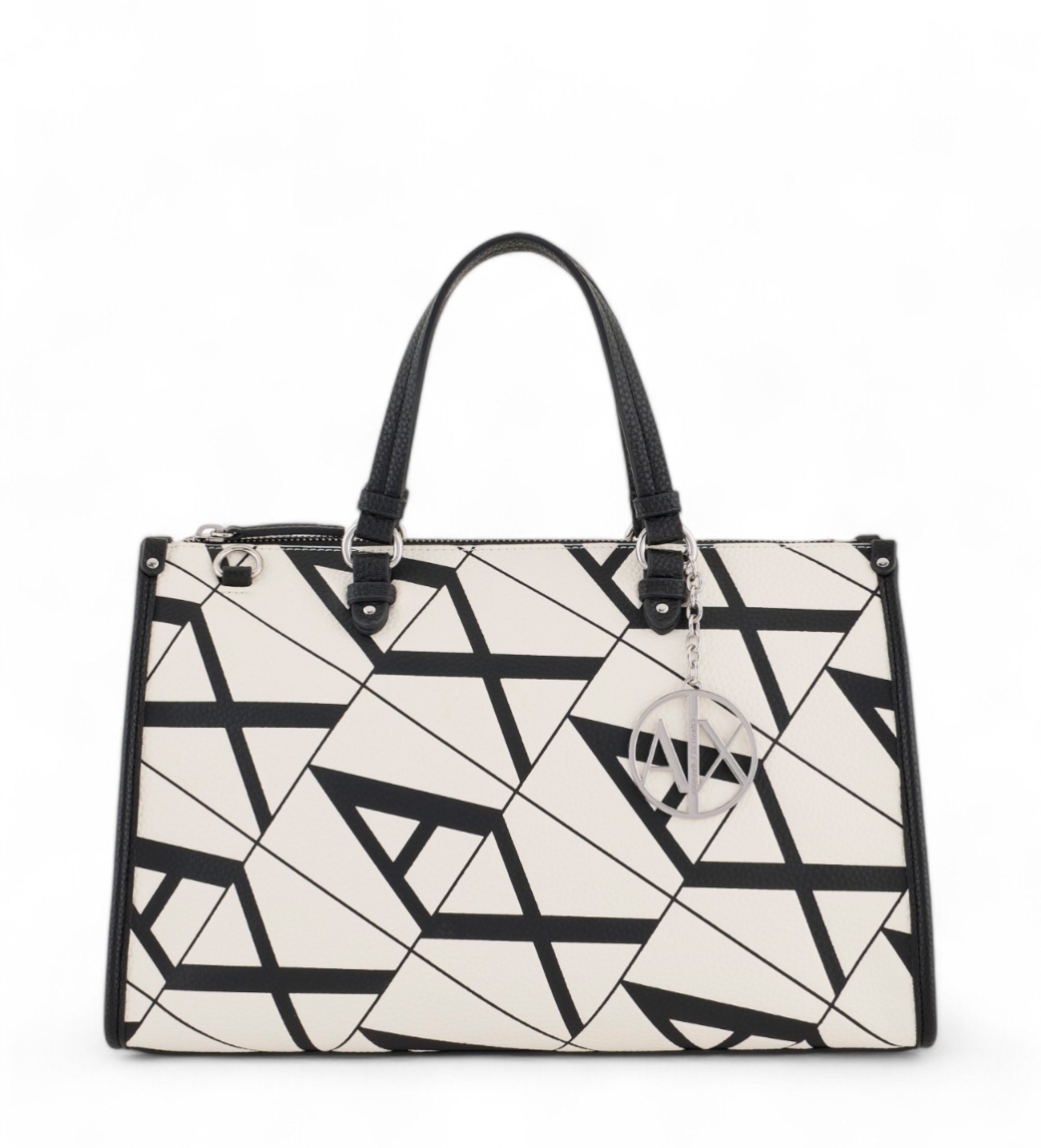 Bolso de la marca Armani Exchange, modelo FANCE. Elaborado en piel color blanco y negro con estampado de logotipo de marca. Cierre con cremallera. Bolso clásico con asa de hombro y una bandolera. Medidas: alto 19cm y ancho 31cm. Este bolso Armani Exchange FANCE es ideal para llevarlo a todos lados!