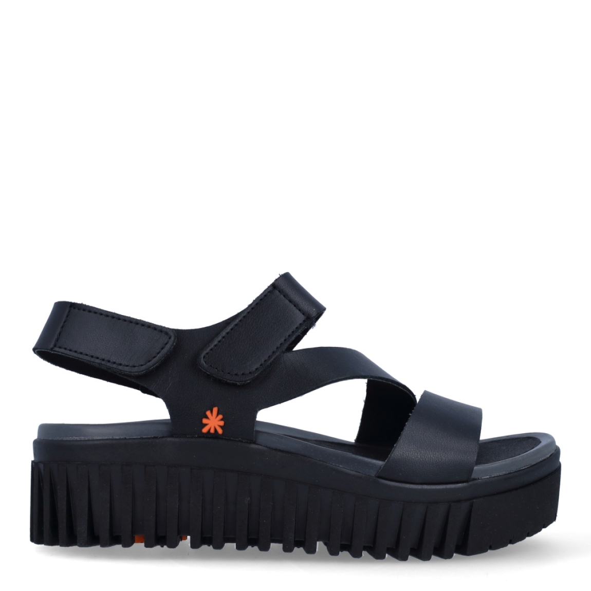 Sandalias de la marca Art, modelo BRIGHTON. Exterior elaborado en piel color negro con tiras cruzadas sobre pala. Interior en piel color negro con plantilla de microfibra softlight no removible. Cierre con velcro y una suela dentada con plataforma de 4cm de altura. Estas sandalias Art BRIGHTON son ideales para esta temporada!