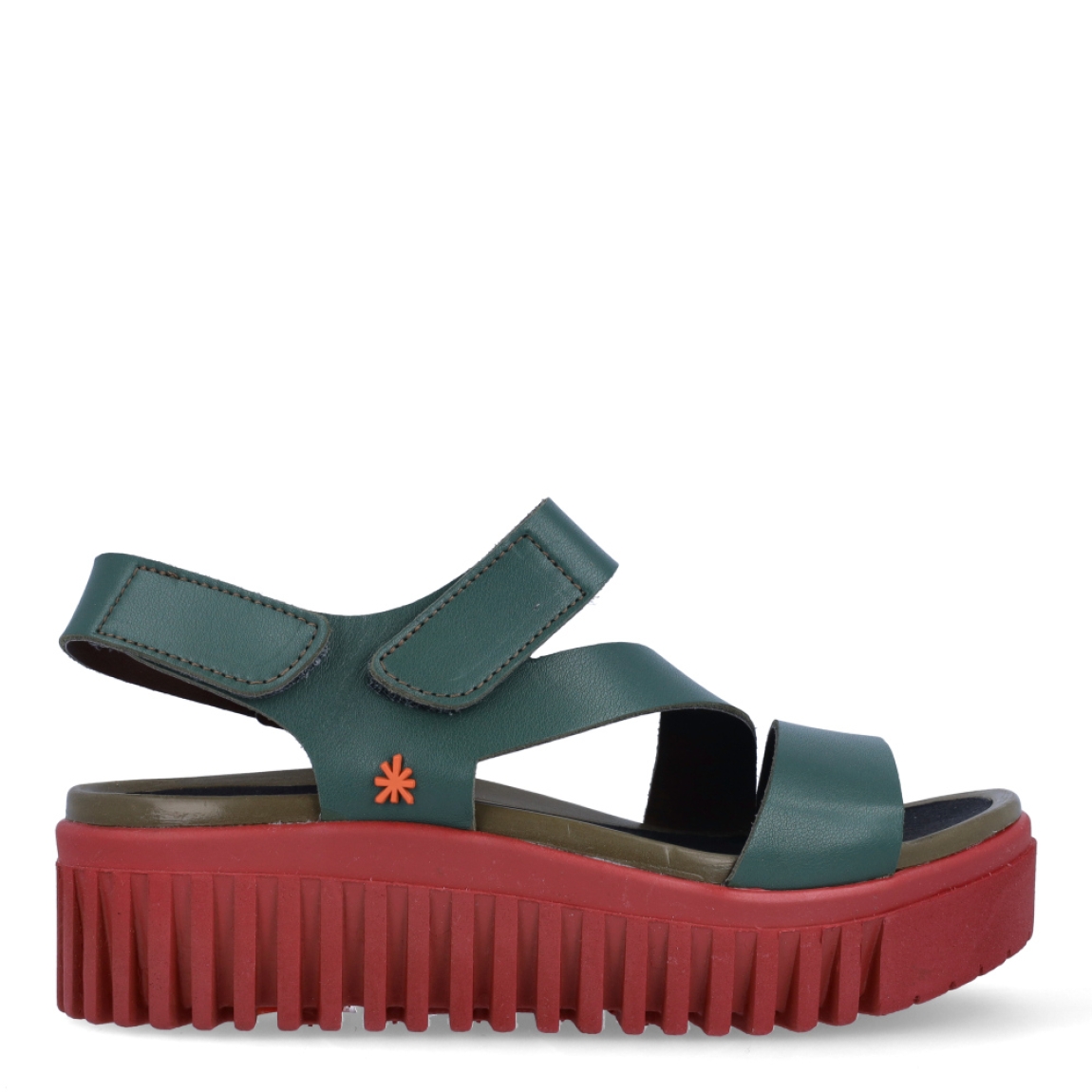 Sandalias de la marca Art, modelo BRIGHTON. Exterior elaborado en piel color verde con tiras cruzadas sobre pala. Interior en piel verde negro con plantilla de microfibra softlight no removible. Cierre con velcro y una suela dentada con plataforma de 4cm de altura. Estas sandalias Art BRIGHTON son ideales para esta temporada!