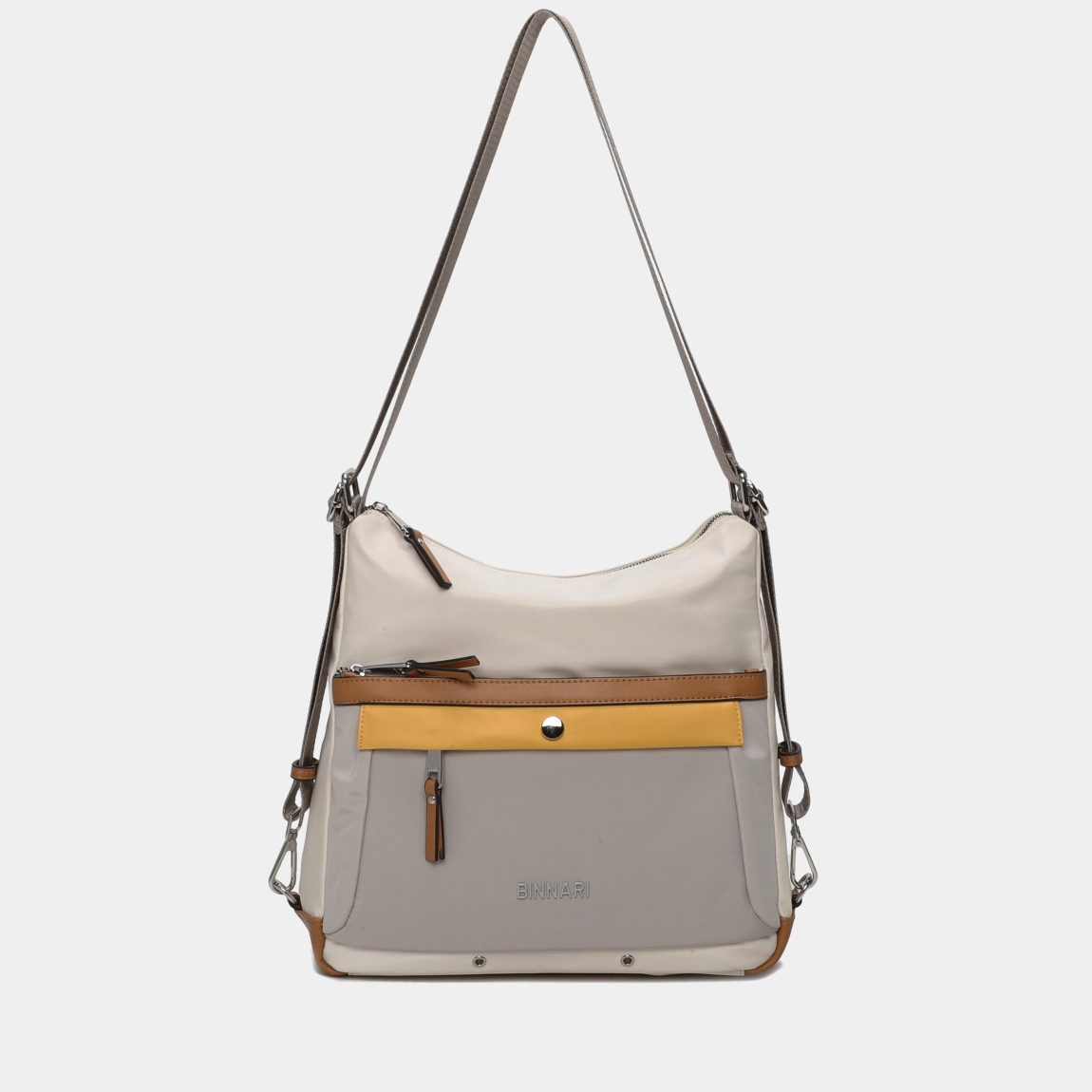 Bolso mochila de la marca Binnari, modelo Genil confeccioanda en nylon y pu color beig. Si estás buscando un bolso versátil, este modelo es el acertado. Podrás llevarlo tanto de mochila como de hombro .En el interior encontramos 3 departamentos, 1 de ellos con cremallera. Los detalles metálicos son de color plata. Medidas: alto 30cm y ancho 30cm.