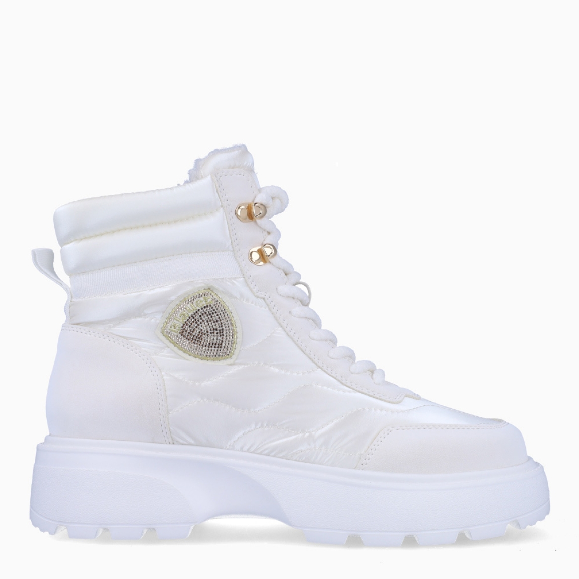 Botines de la marca Blauer, modelo MACLA. Exterior en naylon color blanco con detalle del logo brillante. Interior en piel peluche acolchada color blanco para mayor comodidad. Cierre de los botines Blauer con cordones blancos y una suela dentada de 4cm de altura. Estos botines Blauer MACLA son ideales para ti!