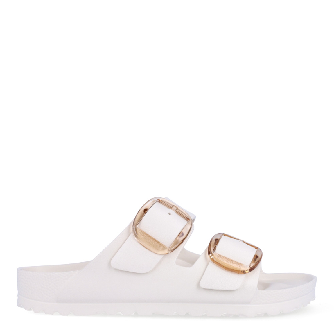Sandalias de la marca Birkenstock, modelo ARIZONA BBE. Sandalias elaboradas en neopreno de alta calidad color blanco, con base de látex de forma anatómica. Cierre de las sandalias con doble hebilla de espiga de metal con ajuste individual, en empeine y pala. Estas sandalias Birkenstock ARIZONA BBE son un complemento ideal para esta temporada, su diseño simple atemporal, lo hace el accesorio clásico para tus looks!