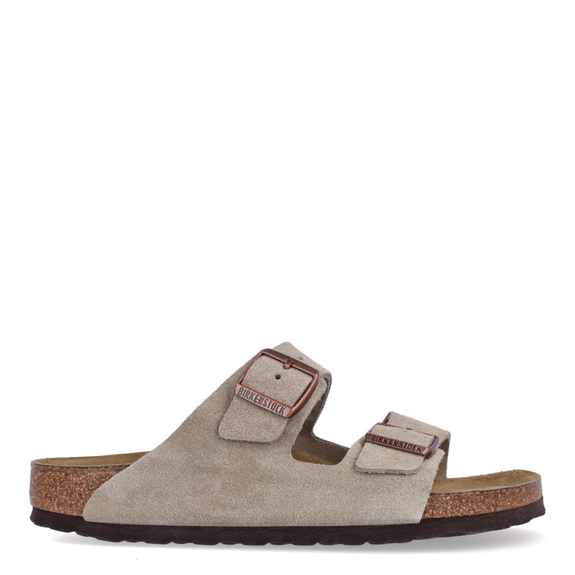 Sandalias de la marca Birkenstock, modelo ARIZONA BIRKO. Sandalias elaboradas en ante de alta calidad color taupe, con base de corcho y látex de forma anatómica. Cierre de las sandalias con doble hebilla de espiga de metal con ajuste individual, en empeine y pala. Estas sandalias Birkenstock ARIZONA BIRKO son un complemento ideal para esta temporada, su diseño simple atemporal, lo hace el accesorio clásico para tus looks!