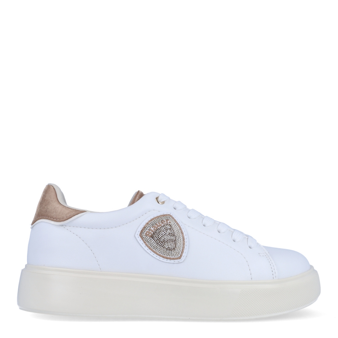 Deportiva de la marca Blauer, modelo VENUS. Exterior del la deportiva de piel de color blanco. Interior de la deportiva de piel y de forro textil. Logotipo blauer de pedrería plateada en el lateral exterior. Cierre de la deportiva con cordones. Deportiva con cuña de 3,5 cm de plataforma. La deportiva de Blauer, modelo VENUS, es una deportiva muy cómoda e ideal para el invierno. Queda bien con todo y es una pieza clave para dar un toque estiloso a tus looks de invierno.