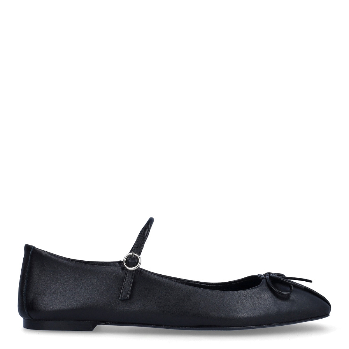 Merceditas de la marca Munné, modelo HELLEN. Exterior en ante color negro con detalle de lazo en la pala. Interior en piel color negro. Cierre con hebilla y suela plana. Estas merceditas Munné HELLEN son unas clásicas, complemento perfecto de comodidad y elegancia para tu día a día.