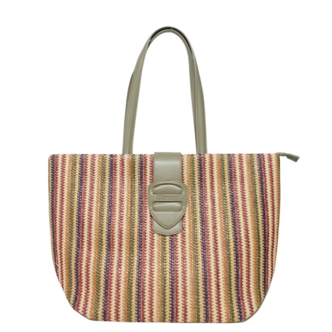 Bolso shopper de la marca Blauer, modelo ALA. Bolso elaborado en rafia color verde y con detalle en multicolor. Bolso con logo frontal, asas dobles, cierre central con cremallera e interior forrado con 2 bolsillos multiusos. Dimensiones: Largo 47 cm, Alto 30 cm, Profundidad 18 cm. Este bolso Blauer ALA es ideal para llevarlo a todos lados!