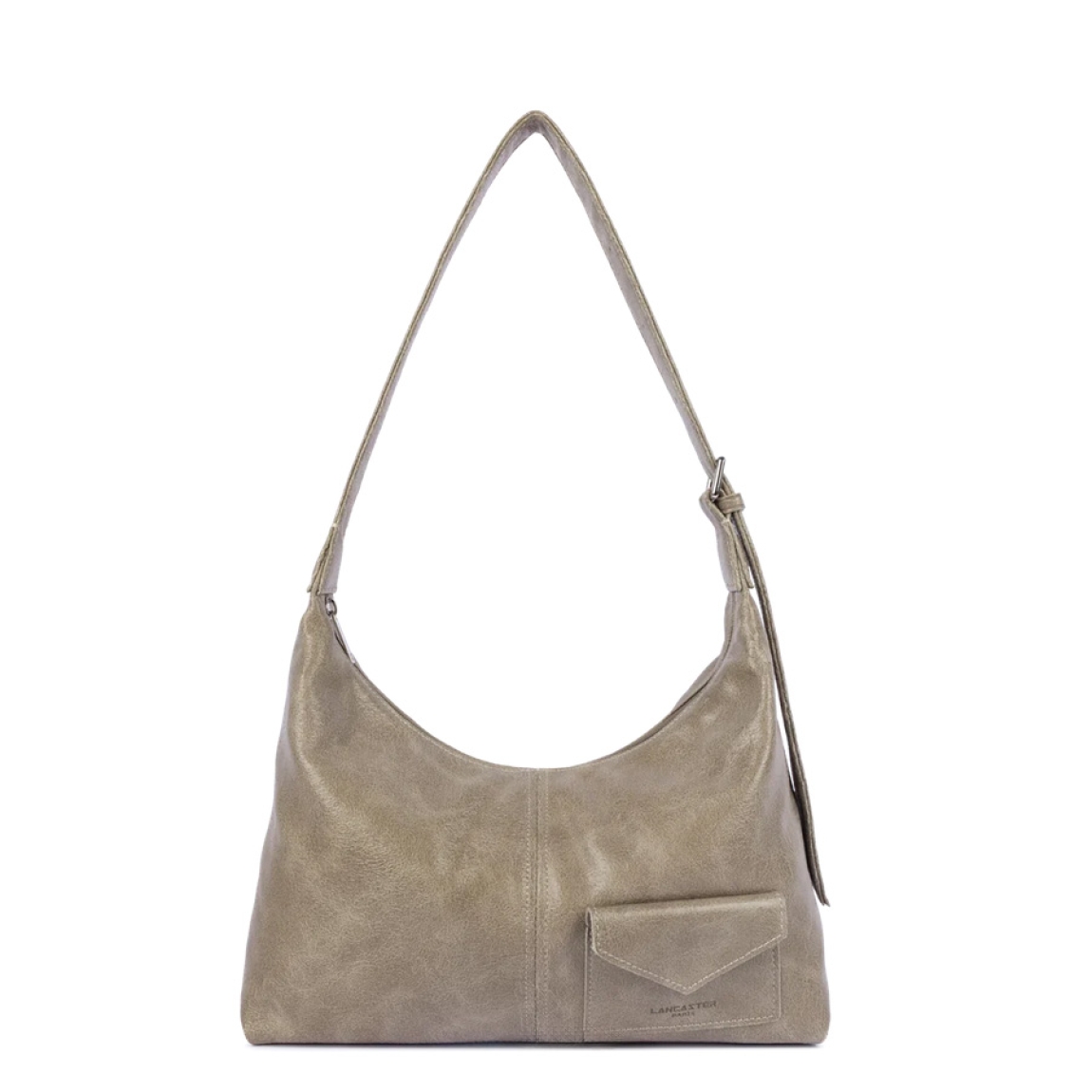 Bolso de la marca Lancaster, modelo RÉTRO KBA. Bolso confeccionado en poliéster color taupe. Cuenta con un compartimento para tarjetas con cierre a presión en la parte delantera y un bolsillo interior con cremallera para organizar tus esenciales. Su cierre con cremallera garantiza seguridad y practicidad en el día a día. Bolso Lancaster RÉTRO KBA, equipado con un asa sencilla y ajustable, se lleva al hombro o cruzado, perfecti oara el día a día.