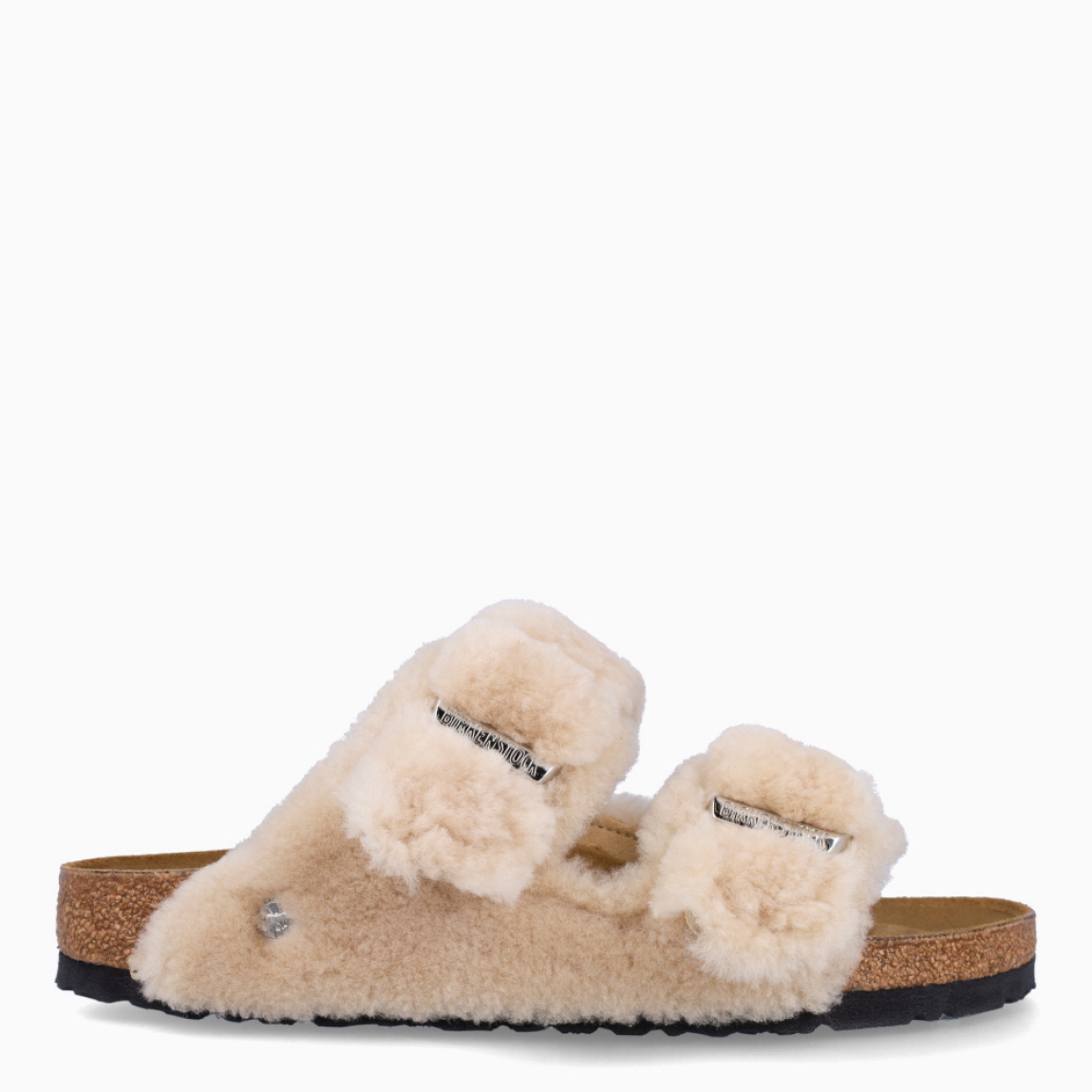 Zapatillas de la marca Birkenstock, modelo ARIZONA SHEAR. Zapatillas elaboradas en lana de color camel con una base de corcho y látex de forma anatómica. Cierre de las zapatillas con doble hebilla de espiga de metal con ajuste individual. Estas zapatillas Birkenstock ARIZONA SHEAR es un complemento ideal, con una ligereza que te dará la comodidad que necesitas en tu día a día.