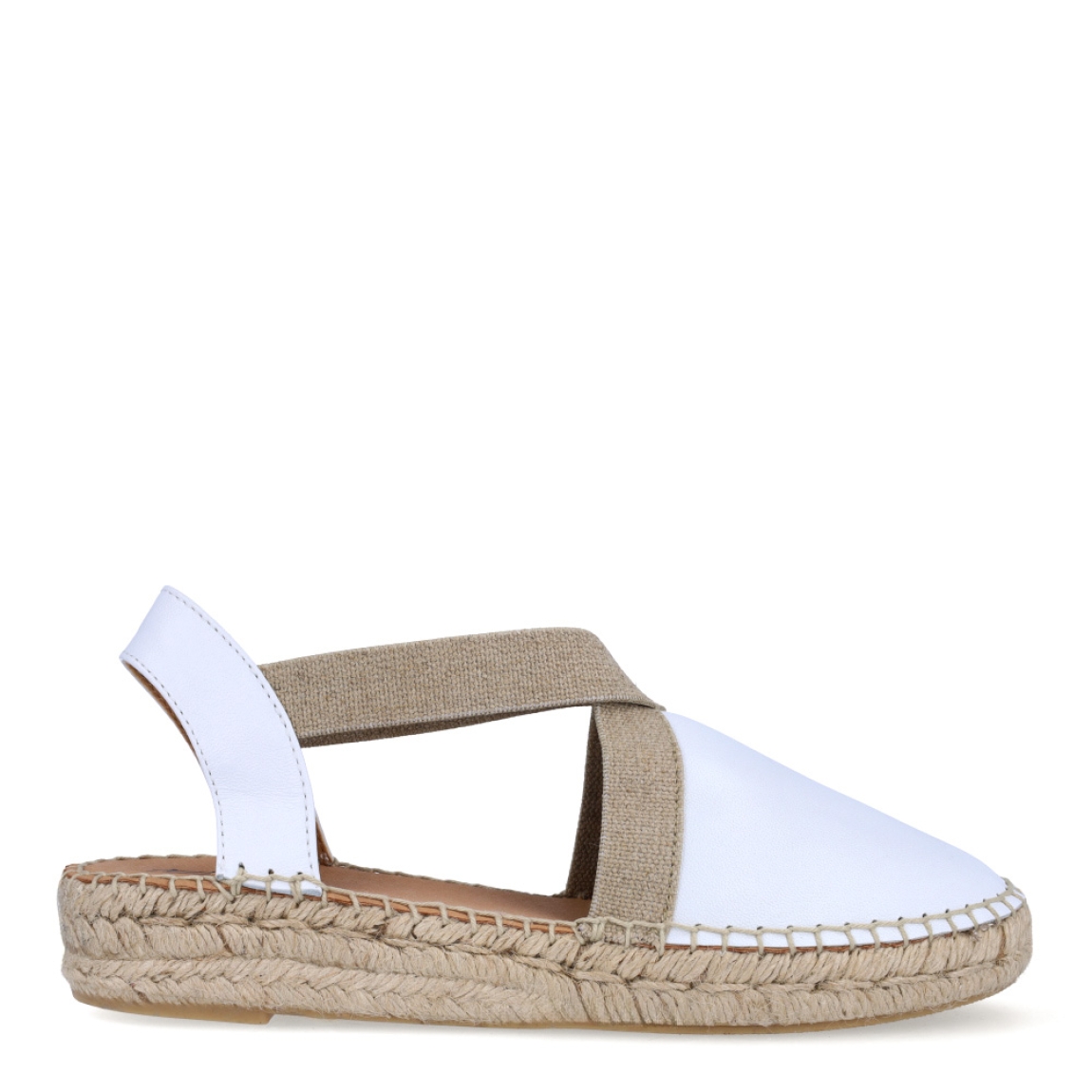 Alpargatas de la marca Itse, modelo TANA. Exterior en piel color blanco con tiras cruzadas. Alpargatas con punta redonda. Interior en piel color nude. Alpargatas Itse con cuña de 3cm de altura. Estas Alpargatas TANA son ideales para lucirlas esta temporada!