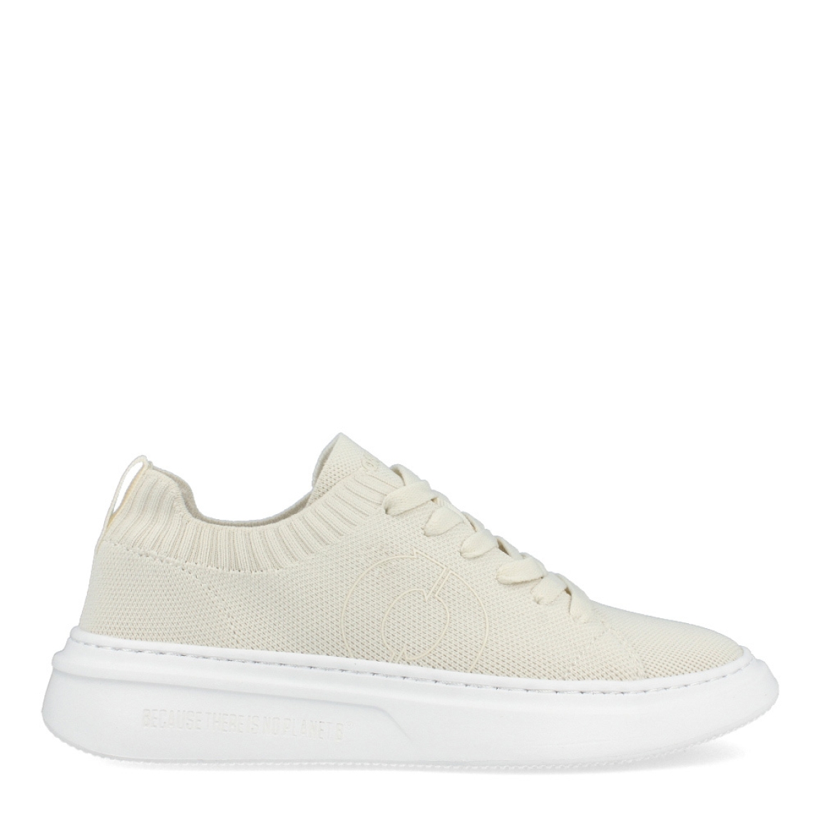 Deportivas de la marca Ecoalf, modelo BERMUD. Exterior e interior de deportivas en tela transpirable color blanco. Cierre de las deportivas Ecoalf con cordones y suela plana de goma. Estas deportivas Ecoalf BERMUD son unas clásicas de temporada, te darán la comodidad máxima que necesitas en tu día a día.