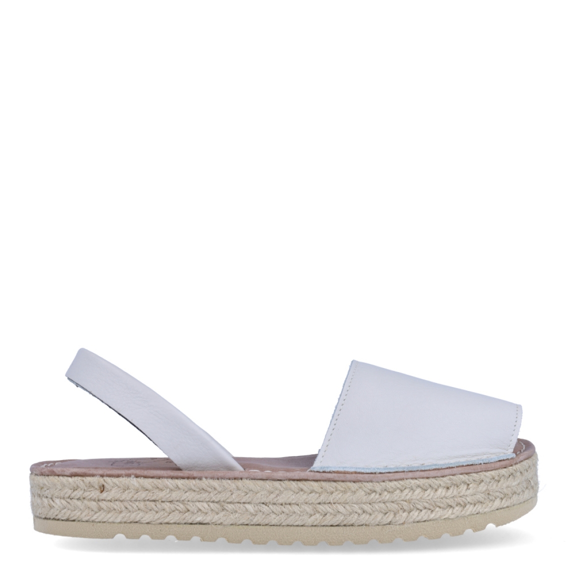 Albarca de la marca Munné, modelo ZENIT. Exterior de la albarca de piel de color blanco. Interior de la albarca de piel de color beig. Albarca con plataforma de esparto de 3 cm. Albarca con plantilla acolchada para garantizar el máximo confort posible. La albarca de Munné ZENIT es una sandalia muy ligera y cómoda. Además, queda bien con todos los colores y es un must have para el verano.