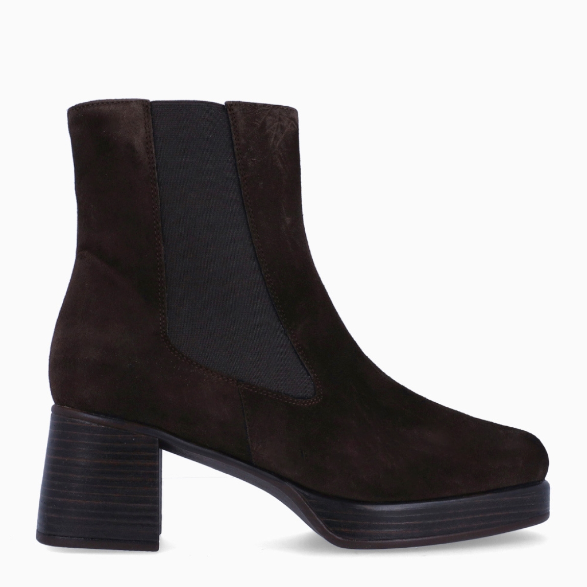 Botines de la marca Piesanto, modelo CAOB. Botines elaborados en ante color marrón oscuro. Botines especializados en confort. Interior con plantilla extraíbles que se ajustan a la forma de tu pie. Botines Piesanto con tacón grueso de 6cm de altura. Estos botines Piesanto CAOB son ideales para ti!