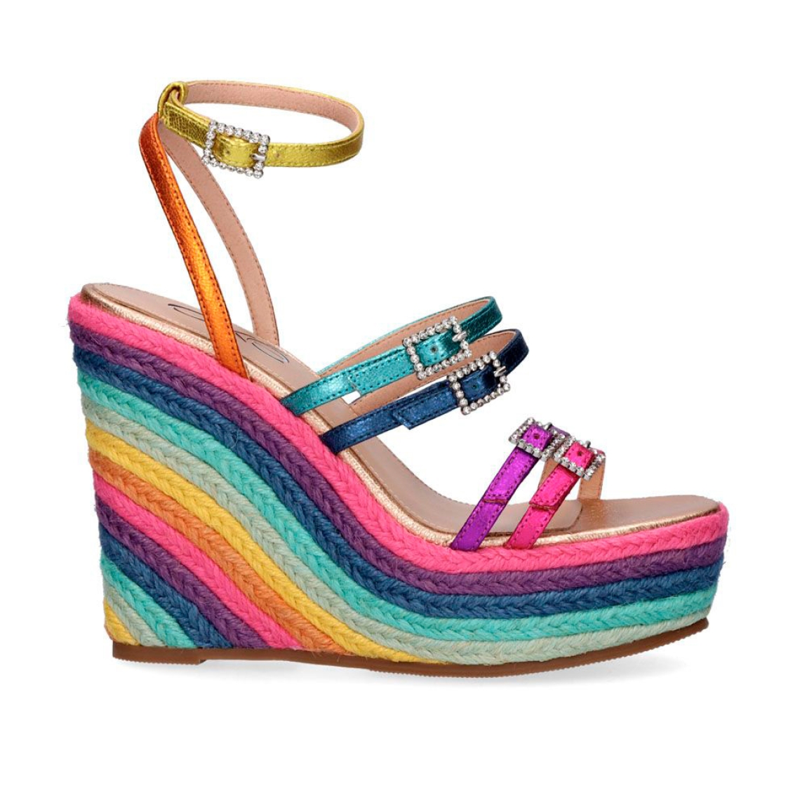 Sandalias de la marca Exe, modelo NAOMI-92. Exterior de las sandalias en piel multicolor con tiras. Interior de las sandalias en piel color beig. Cierre de las sandalias Exe con hebillas con pedrería brillante, en la pala, empeine y tobillo. Sandalias con cuña de 10cm de altura multicolor. Estas sandalias Exe NAOMI-927 traen los colores tendencia de temporada, así que no te puede faltar este complemento para crear looks divertidos, con estilo y comodidad.