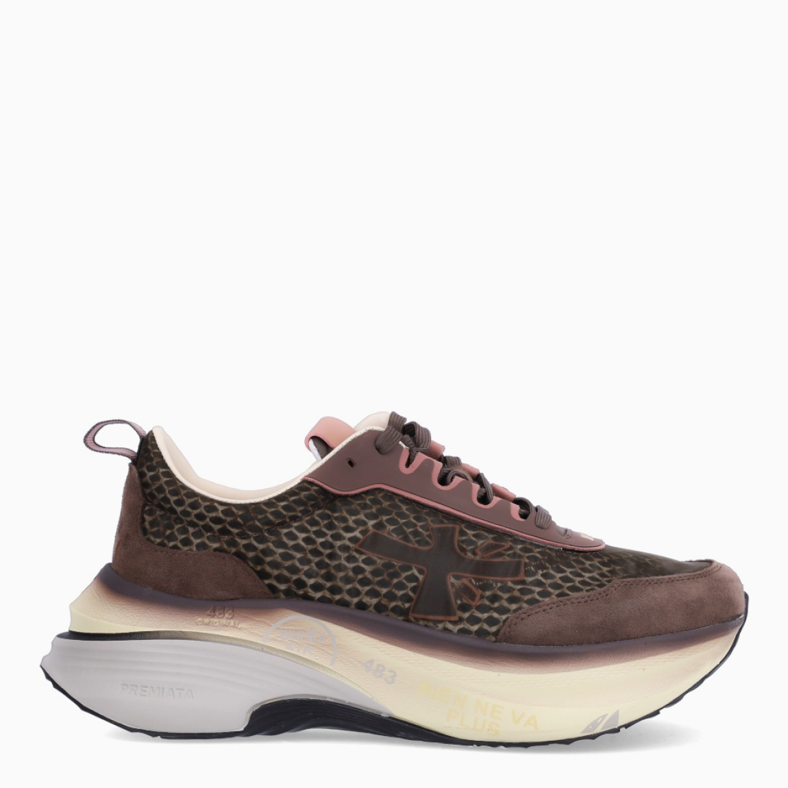 Deportiivas de la marca Premiata, modelo HILL. Exterior de la deportivas en naylon color marrón con estampado serpiente y detalle en ante. Interior en piel color blanco. Cierre de las deportivas Premiata con cordones marrones. Deportivas con plataforma de 5cm de altura. Estas deportivas Premiata HILL son la combinación perfecta entre lo clásico, cómodo y original. Será tu complemento perfecto para esta temporada!