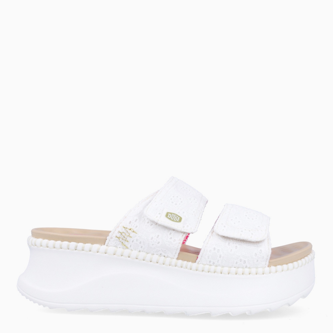 Sandalias de la marca Heydude, modelo DELRAY. Exterior elaborado en tela color blanco con diseños estampados. Interior en piel color nude. Cierre de sandailas Heydude con doble velcro en la pala. Sandalias con cuña de 5cm de altura. Estas sandalias Heydude DELRAY son un complento básico, clásico y cómodo para tu día a día!