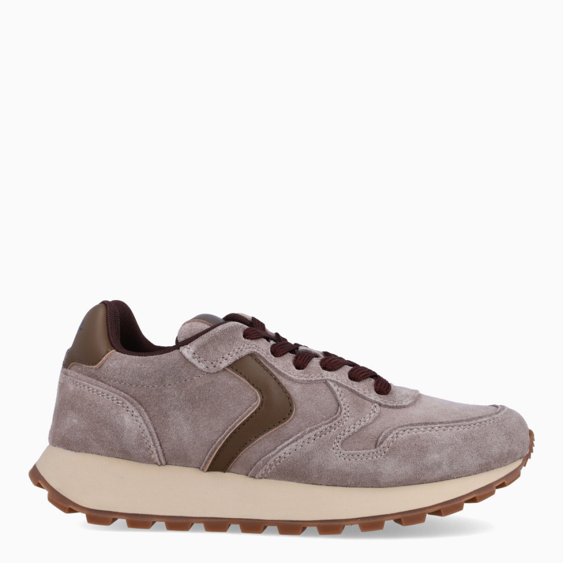 Deportivas de la marca Voile Blanche, modelo PARIS. Deportivas elaboradas en ante color beig, destacan por su resistencia y por un look sofisticado y con estilo. Deportivas Voile Blanche con cierre a cordones y un interior con plantilla pensado en ofrecer confort todo el día. Con una suela de goma que asegura un agarre para cualquier ocasión. Deportivas Voile Blanche PARIS, complemento básico e imprescindible que combina estilo y funcionalidad.