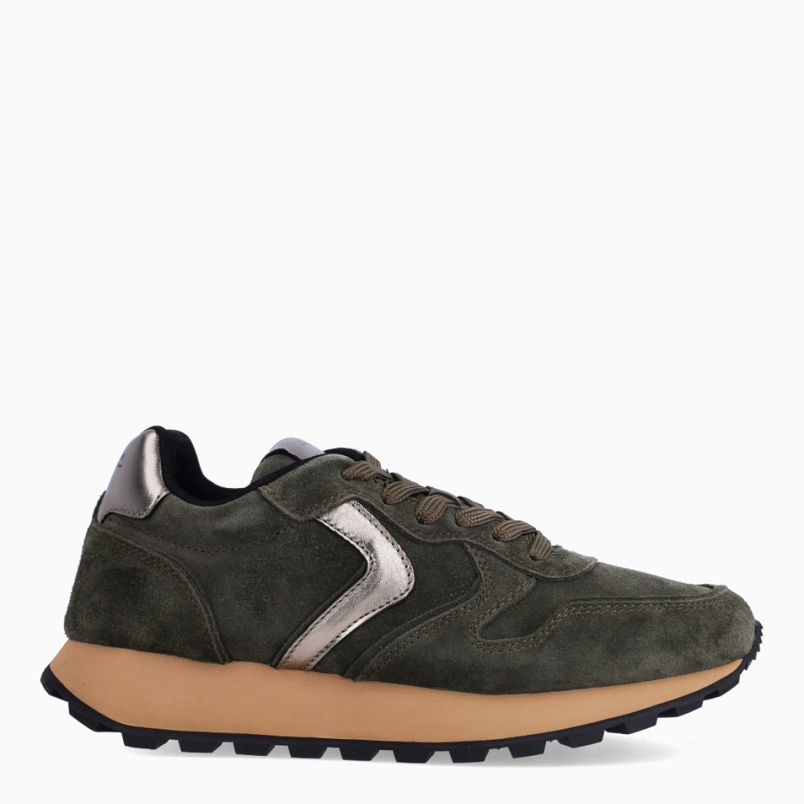 Deportivas de la marca Voile Blanche, modelo PARIS RACE. Deportivas elaboradas en piel y ante color verde oliva, destacan por su esistencia y por un look sofisticado y con estilo. Deportivas Voile Blanche con cierre a cordones y un interior con plantilla pensado en ofrecer confort todo el día. Con una suela de goma que asegura un agarre para cualquier ocasión. Deportivas Voile Blanche PARIS RACE, complemento básico e imprescindible que combina estilo y funcionalidad.