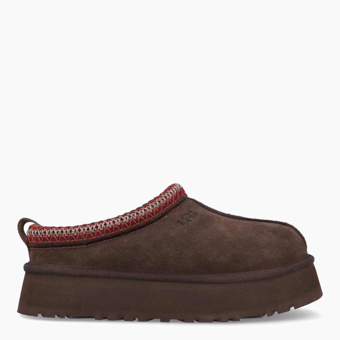 Zuecos TAZZ II de UGG en DUSTED COCOA / marrón oscuro. Exterior en ante color marrón oscuro de piel de oveja ultrasuave con logotipo UGG grabado. Interior y plantilla forrado de pelo de oveja natural. Suela de los zuecos de goma eva de caña de azucar con plataforma de 4,4cm de altura. Estos zuecos UGG TAZZ II son la tendencia de temporada, combina un estilo moderno y una comodidad única que no te puede faltar!