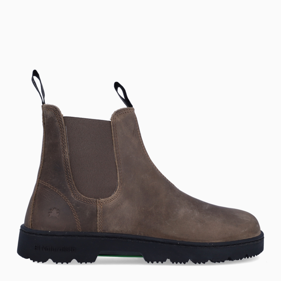 Botines barefoot de la marca El Naturalista, modelo SOFTY. Botines elaborados en piel color marrón oscuro. Botines minimalistas, con suela antideslizante y flexible. Botines El Naturalista, con plantilla extraíble se amolda a la anatomía de tu pie para darle descanso. Botines El Naturalista SOFTY ideales para disfrutar de una comodidad máxima al andar.