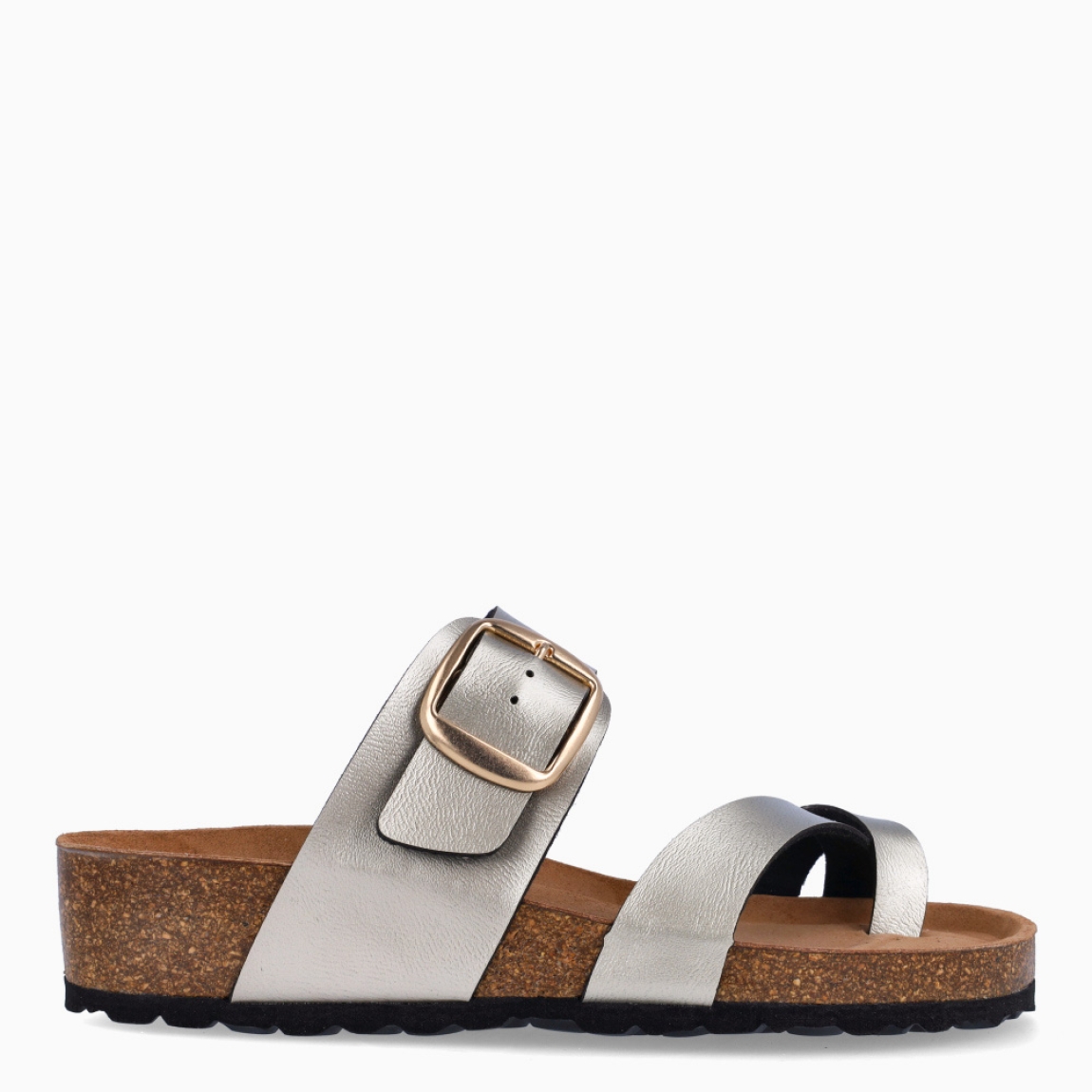 Sandalias de la marca Itse, modelo AUSTIN. Sandalias elaboradas en piel color platino brillante. Tiras cruzadas en pala. Cierre de sandalias Itse con hebilla en pala. Interior en corcho. Suela plana y de goma. Estas sandalias Itse AUSTIN, son unas básicas para esta temporada!