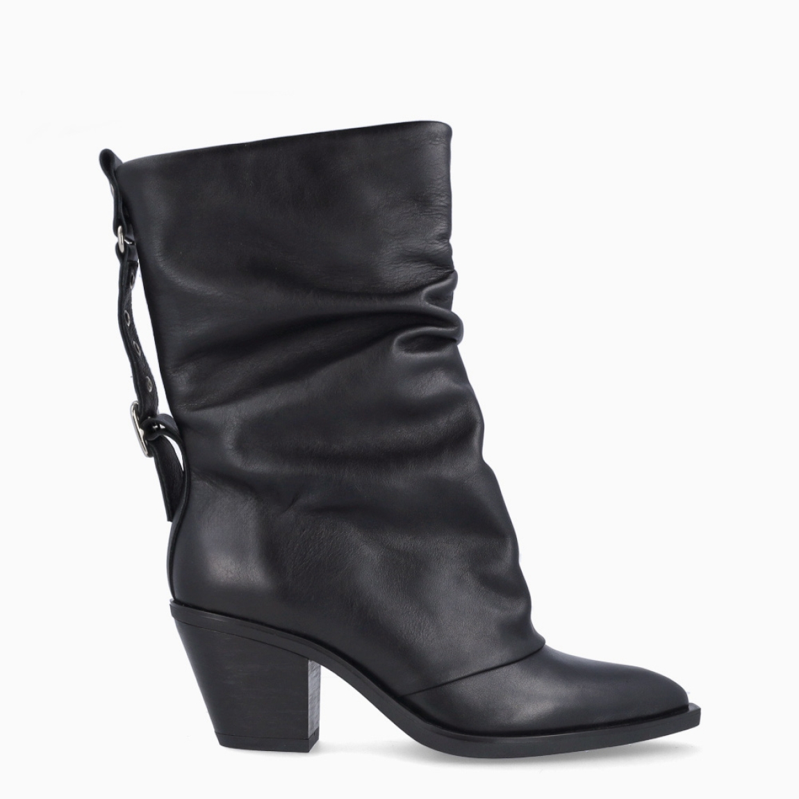 Botines de la marca Munné, modelo THE. Botines elaborados en piel con efecto corrugado de color negro. Botines con punta lápiz y tacón grueso de 6cm de altura. Detalle de hebilla en parte de atrás. Interior en piel color beig. Botines Munné THE, ideales para esta temporada, su diseño le aportará estilo, elegancia y comodidad a tus looks!