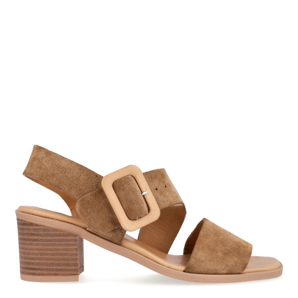 Sandalias de la marca Itse, modelo MIRI. Exterior elaborado en ante color camel. Interior en piel color marrón. Sandalias Itse con cierre de hebilla en el tobillo y tacón de 5cm de altura. Estas sandalias Itse MIRI son un complemento clásico, ideal para esta temporada!
