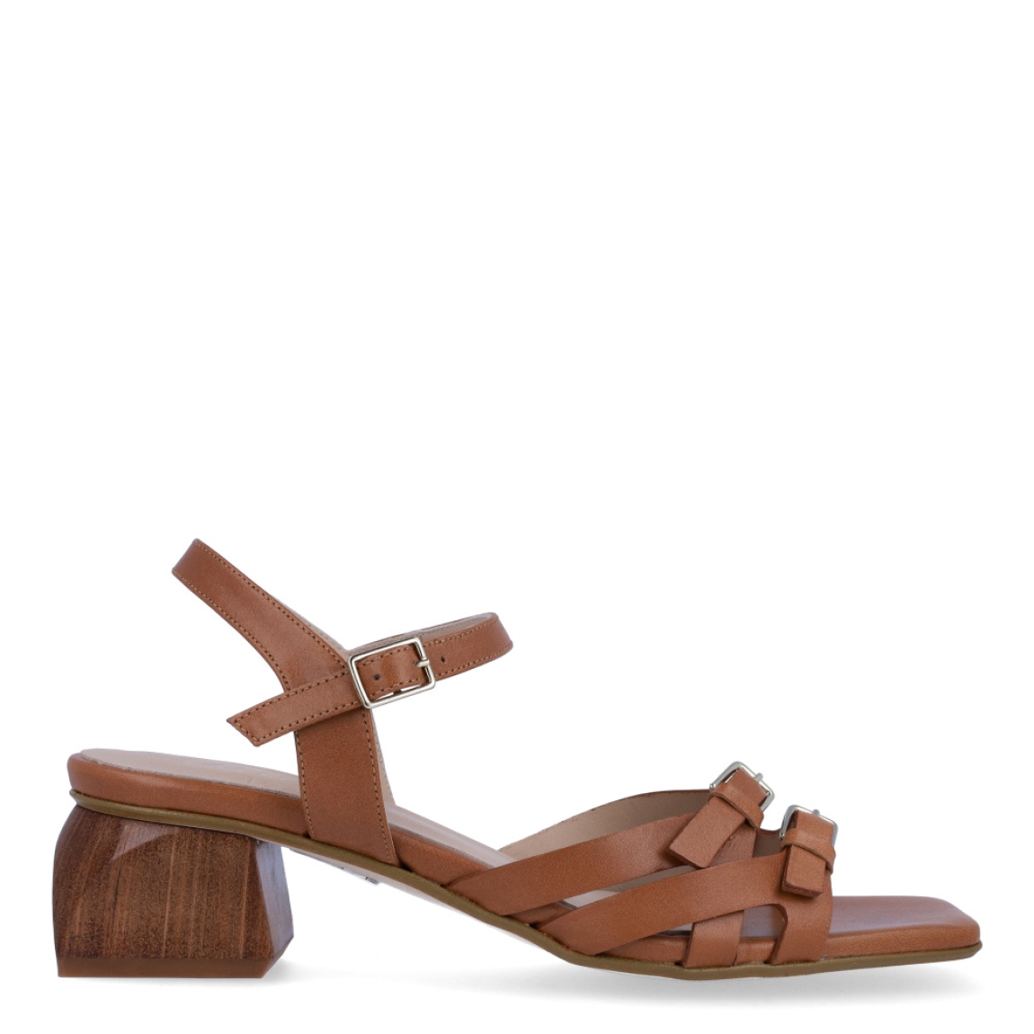 Sandalias de la marca Munné, modelo APRIL. Exterior en piel color cuero con detalle de tiras cruzadas en pala con hebilla. Interior en piel color beig. Cierre de sandalias Munné con hebillas en pala y tobillo. Sandalias con tacón de 4cm de altura. Estas sandalias Munné APRIL son ideales para esta temporada!