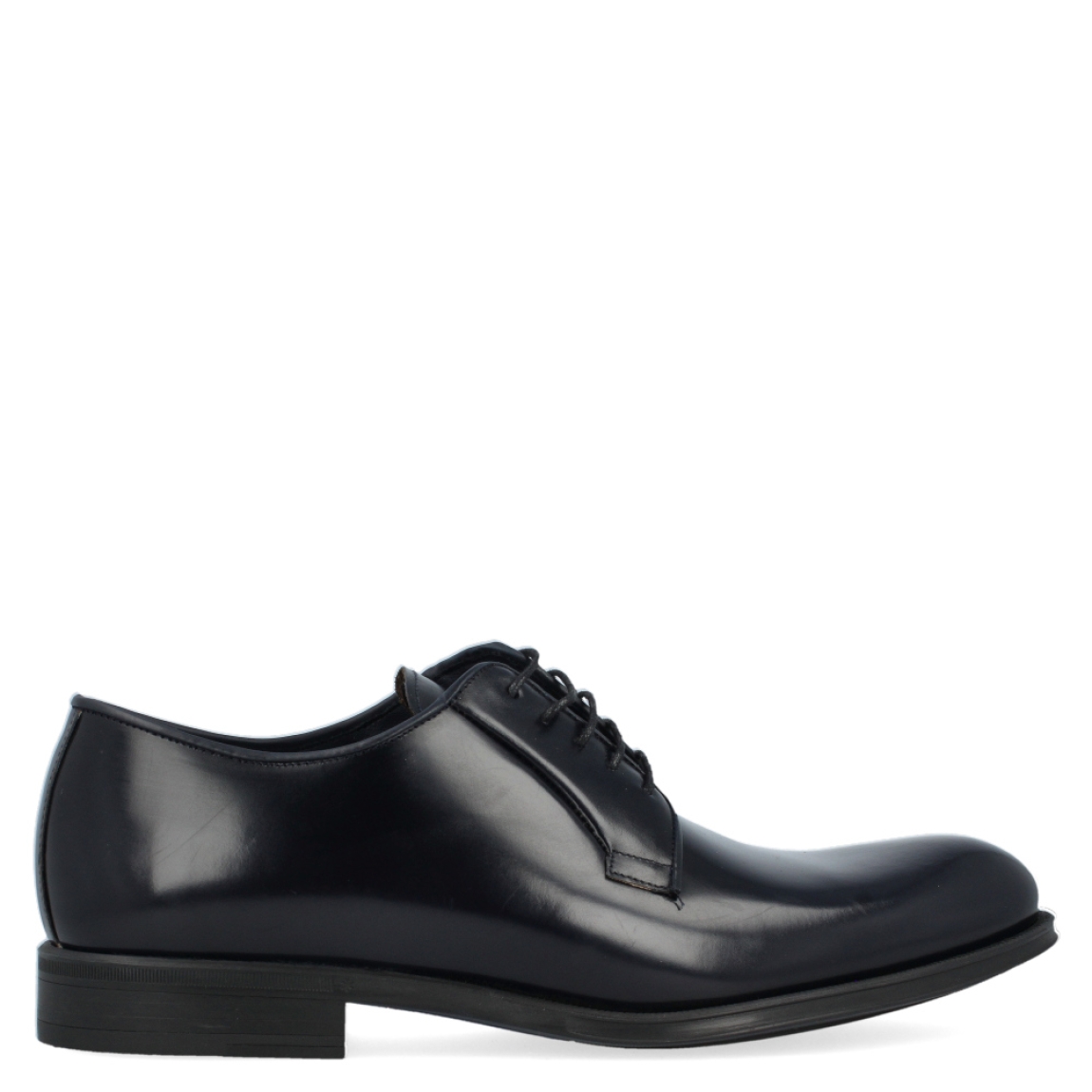 Blucher de la marca Keep Honest, modelo 0400. Exterior del blucher de piel de color azul muy oscuro. Interior del blucher de piel de color azul. Cierre del blucher con cordones. Blucher con tacón de 2,5 cm, incluyendo 1 cm de plataforma. Blucher con plantilla muy acolchada. El blucher de Keep Honest, modelo 0400, es un calzado ligero y muy cómodo.