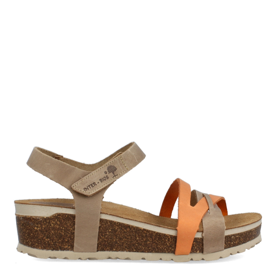 Sandalias de la marca Inter Bios, modelo MIA. Sandalias con tiras elaboradas en piel color naranja. Cierre de las sandalias con velcro y suela de goma con cuña de 4cm de altura. Estas sandalias Inter Bios MIA son ideales para elevar tus looks con la comodidad máxima que necesitas en tu día a día.