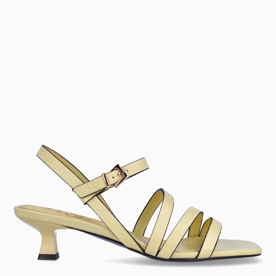 Sandalias de la marca Itse, modelo MONIC. Sandalias elaboradas en piel color amarillo con tiras cruzadas en pala. Interior en piel color amarillo. Cierre de sandalias Itse con hebilla en tobillo. Sandalias Itse con tacón de 3cm de altura. Estas sandalias Itse MONIC, son un complemento ideal parle estilo a tus looks!