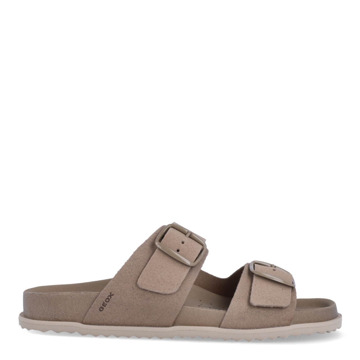 Sandalia para mujer de la marca Geox modelo SANDYBETT. Elaborada en neopreno color taupe, de estilo diario, que garantiza confort y transpirabilidad durante todo el día. Cierre con doble hebilla en pala. Este modelo, cuenta con una empella de suave gamuza. Ideal para la ciudad, Sandybett está pensada para añadir un toque moderno a los looks de verano.