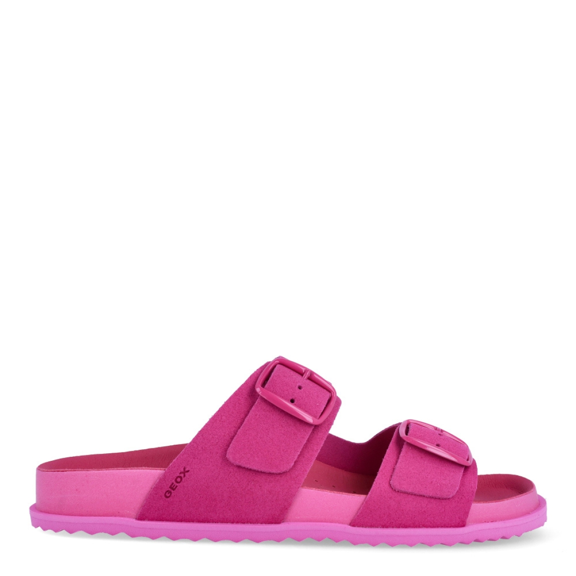 Sandalia para mujer de la marca Geox modelo SANDYBETT. Elaborada en neopreno color fucsia, de estilo diario, que garantiza confort y transpirabilidad durante todo el día. Cierre con doble hebilla en pala. Este modelo, cuenta con una empella de suave gamuza. Ideal para la ciudad, Sandybett está pensada para añadir un toque moderno a los looks de verano.
