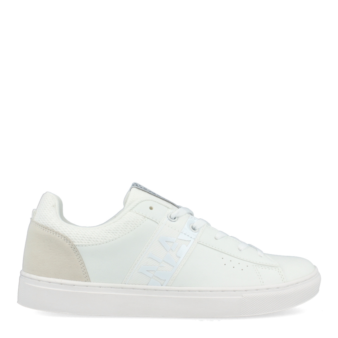 Deportivas clásicas de la marca Napapijri, modelo NP0. Exterior de las deportivas en piel color blanco. Interior de las deportivas en textil blanco. Cierre de las deportivas con cordones y suela plana. Estas deportivas Napapijri NP0 son un complemento perfecto para tus looks de día a día.
