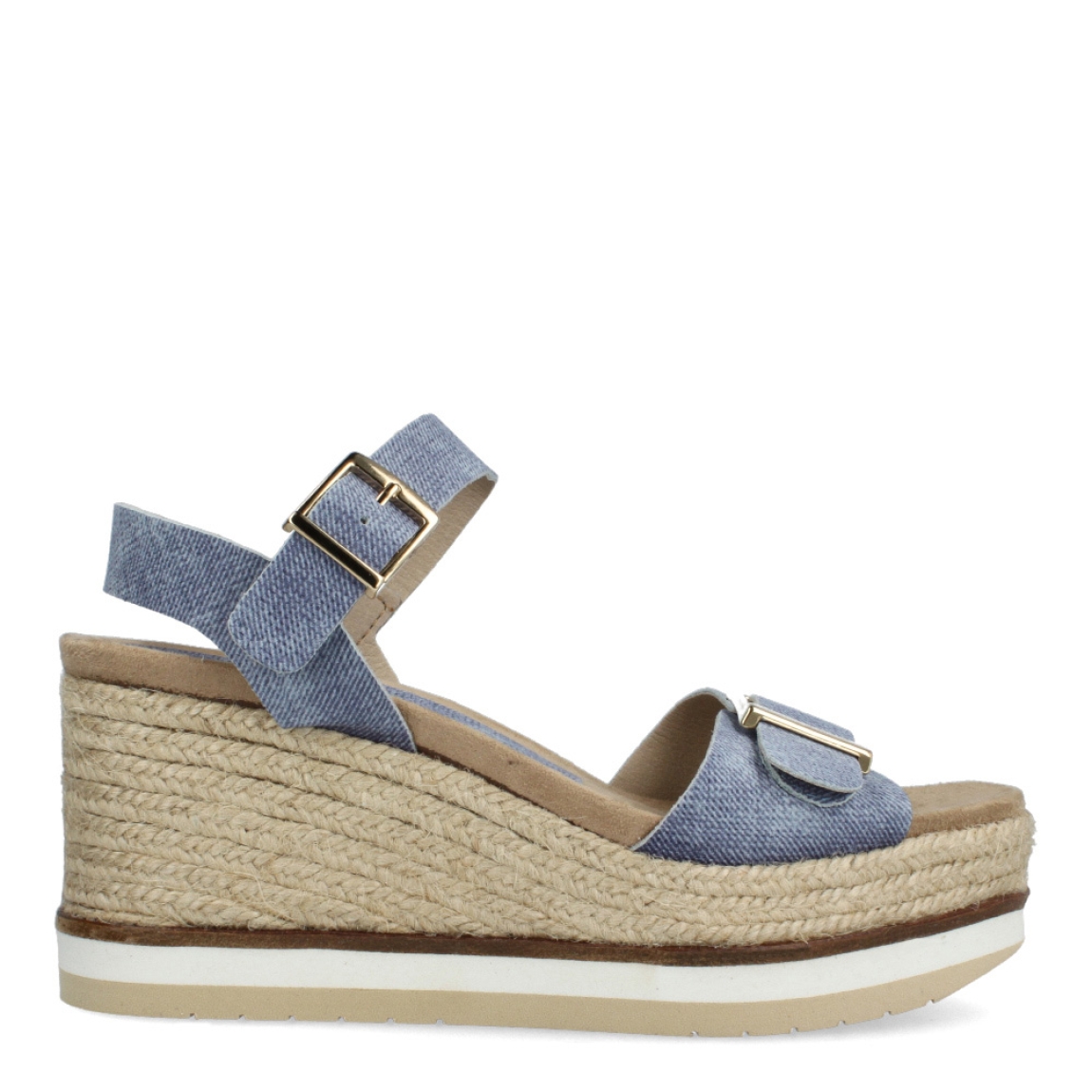 Sandalias de la marca Itse, modelo AZUCENA. Exterior de las sandalias en tejano color azul. Interior de las sandalias en ante color camel. Cierre de las sandalias con doble hebilla, en la pala y tobillo. Sandalias con cuña de 7cm de altura con detalle de rafia trenzada. Estas sandalias Itse AZUCENA, son unas clásicas para esta temporada, podrás lucirlas con estilo y la máxima comodidad posible.