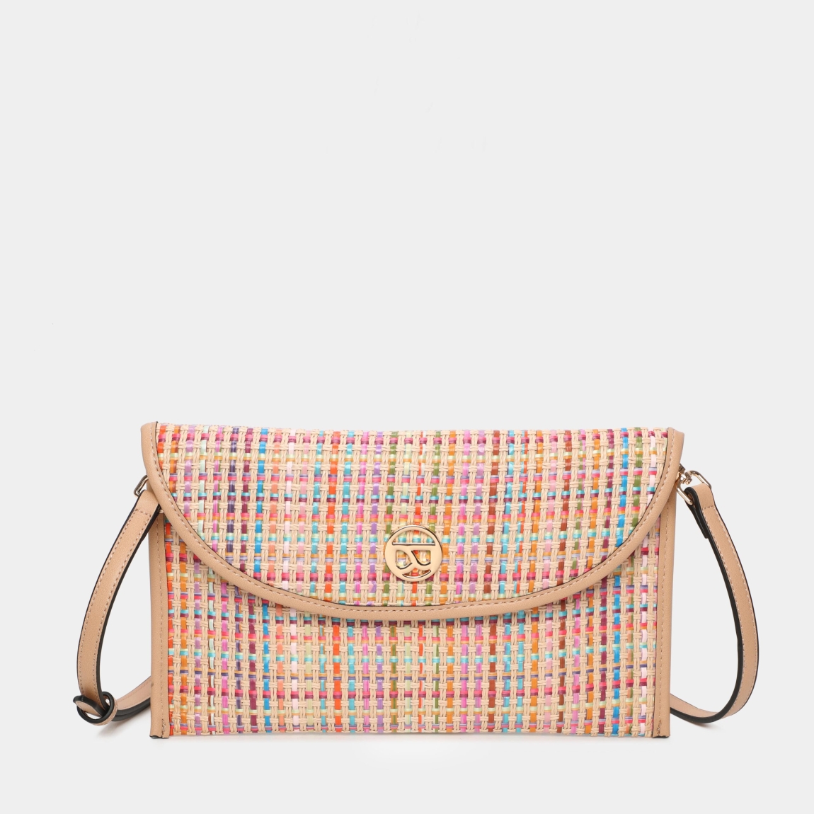 Bolso de la marca Binnari, modelo CALA. Bolso elaborado en rafia multicolor con detalles metálico en oro claro. Interior del bolso con tres bolsillos, uno con cremallera Cierre del bolso Binnari con botón inmantado. Bolso con dos posiciones, mano y bandolera. Medidas del bolso: alto 17cm y ancho 30cm. Este bolso Binnari CALA es un imprescindible, con el tamaño y espacio perfecto para llevarlo a donde quieras.