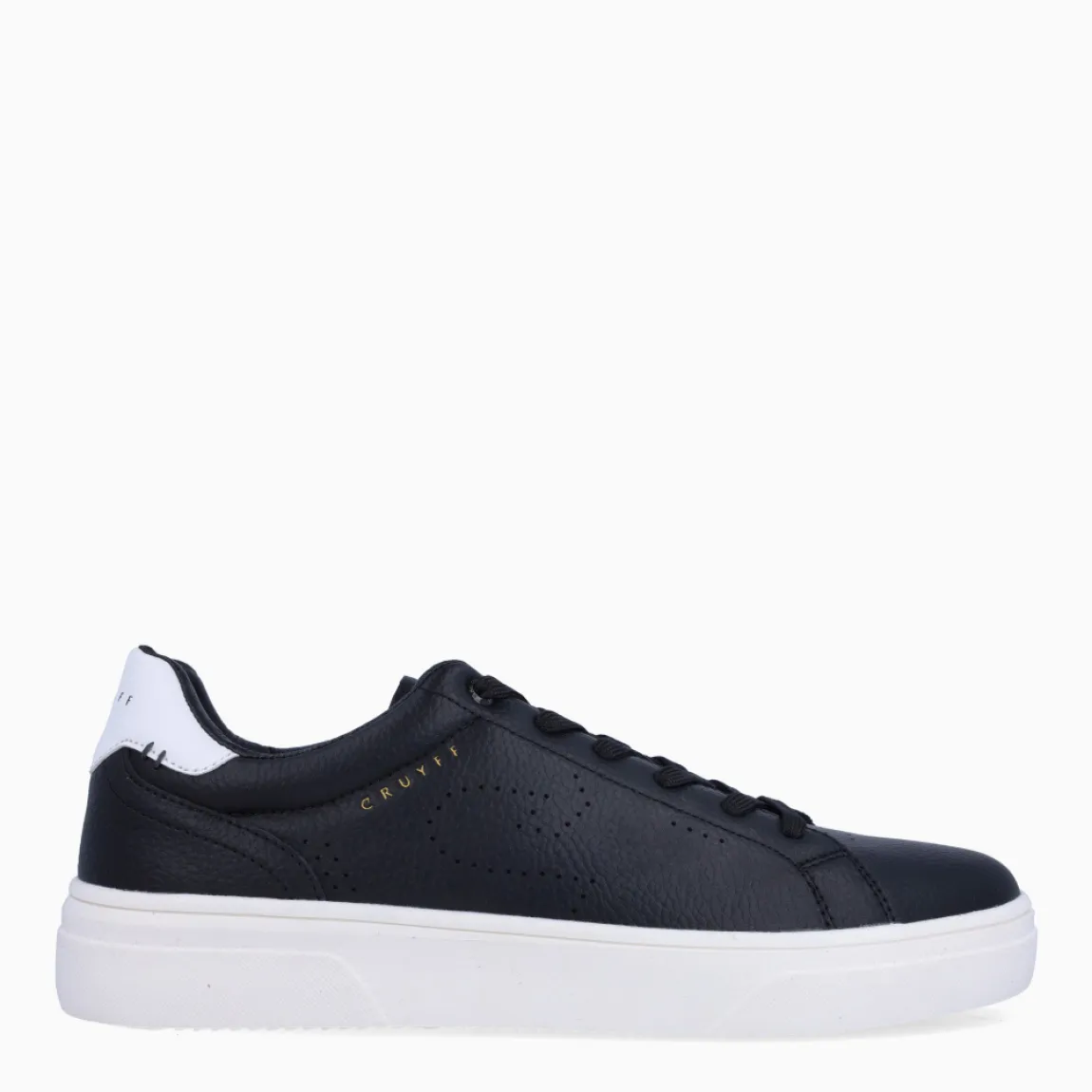 Deportiva de la marca Cruyff, modelo MINSO. Exterior de la deportiva clásica en piel color negro. Interior de la deportiva en textil de color negro con pantilla acolchada y extraíble para máxima comodidad. Cierre de la deportiva con cordones. Suela de goma con 3cm de plataforma. La deportiva Cruyff MINSO es una nueva y exclusiva technología de Cruyff que mejora el rendimiento gracias a una mayor amortiguación.