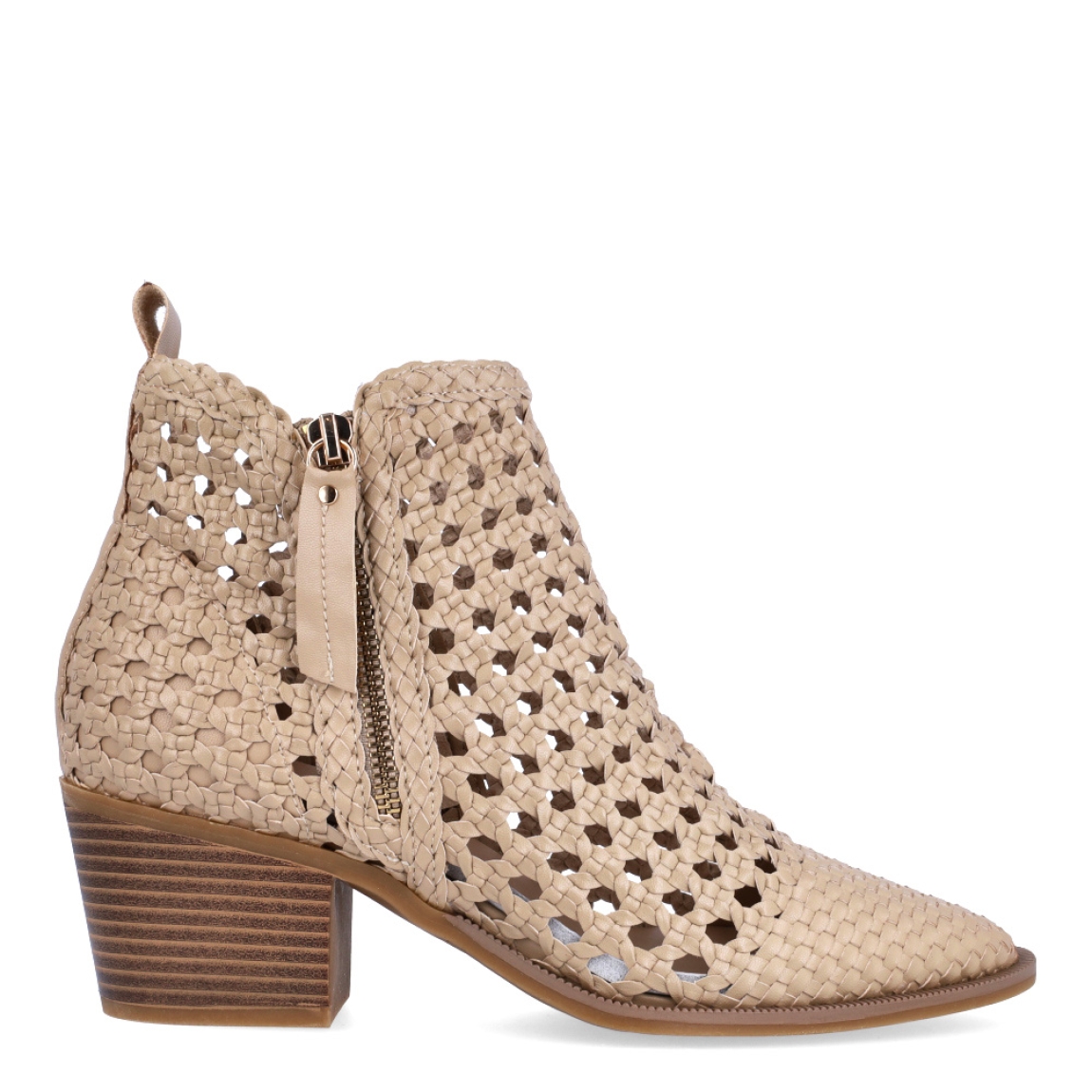Botines de la marca Alpe, modelo THIANA. Exterior en piel trenzada color camel. Interior en piel color camel con plantilla acolchada. Cierre con cremallera y un tacon de 5cm de altura. Estos botines Alpe THIANA son ideales para llevar con estilo y comodidad tus outfits de temporada!