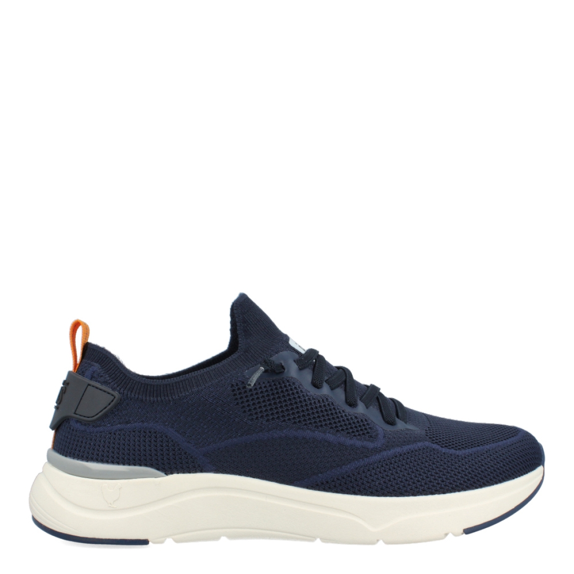 Deportivas transpirables de la marca Pitas, modelo CUEMAN. Exterior e interior de las deportivas en tela color azul. Cierre de las deportivas Pitas con cordones, con plantilla extraíble y con suela plana. Estas deportivas transpirables Pitas CUEMAN son un complemento clásico para tu día a día. No te puede faltar en el armario.