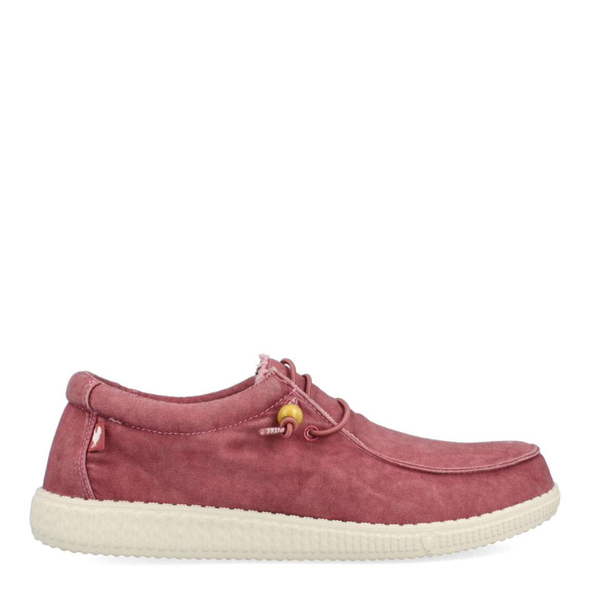 Naúticos de la marca Pitas, modelo WALLABY. Exterior e interior de los náuticos en tela color rojo. Náuticos con plantilla acolchada y extraíble. Cierre de los náuticos con cordones elásticos. Estos náuticos Pitas WALLABY son unos clásicos de temporada, que garantizan la máxima comodidad en tu día a día.