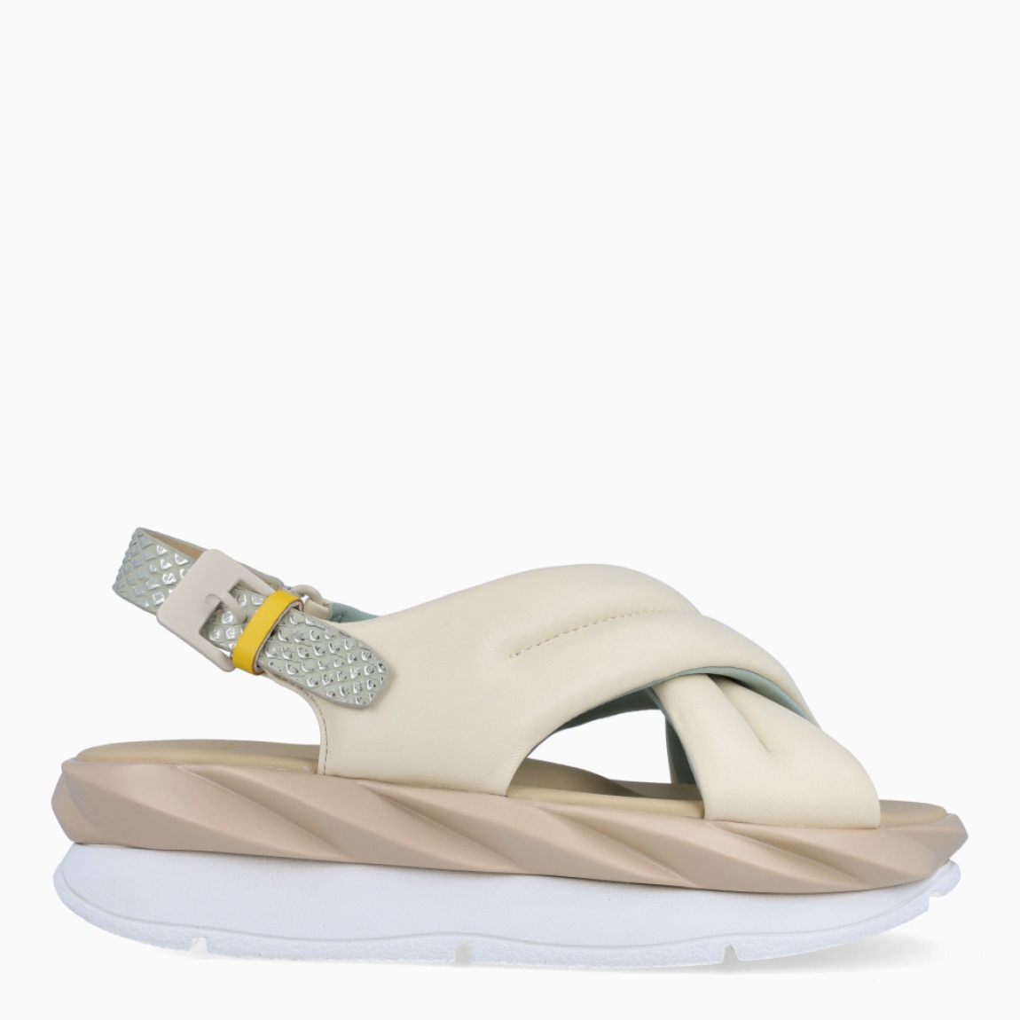 Sandalias de la marca 4CCCCEES, modelo MELLOW. Exterior de las sandalias en piel color hielo y pala cruzada. Interior de las sandalias en piel color beig. Cierre con hebilla en el tobillo. Sandalias 4CCCCEES con plataforma de 4cm de altura con diseño ondulado color camel y beig. Estas sandalias 4CCCCEES MELLOW tiene el diseño perfecto entre originalidad y ligereza que te acompañará en tu día a día en esta temporada