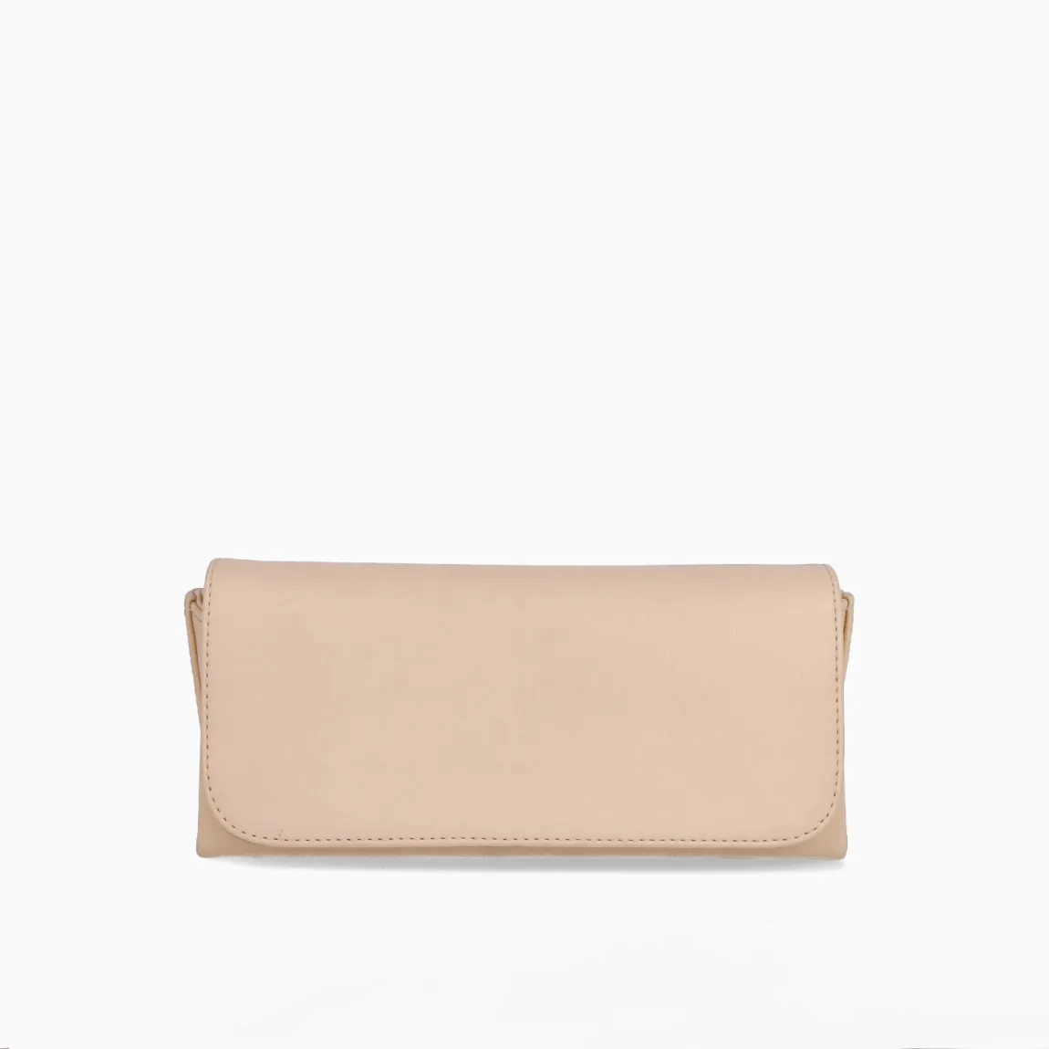 Bolso pequeño estilo bandolera de la marca Unisa modelo ZDREAM. Exterior de piel de color beig con cierre de solapa con imán. Su interior revela dos compartimentos y un bolsillo interior con cierre de cremallera. 10 cm x 22 cm x 7 cm.
