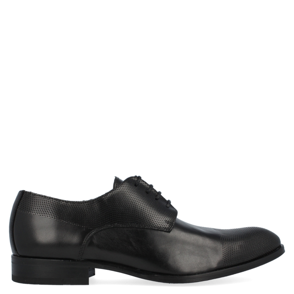 Blucher clásico de la marca Sergio Serrano modelo Bahia. Exterior del blucher de piel de color negro. Interior del blucher de piel de color gris oscuro. Cierre del blucher con cordones. Blucher con suela de goma y tacón bajo de 2 cm.