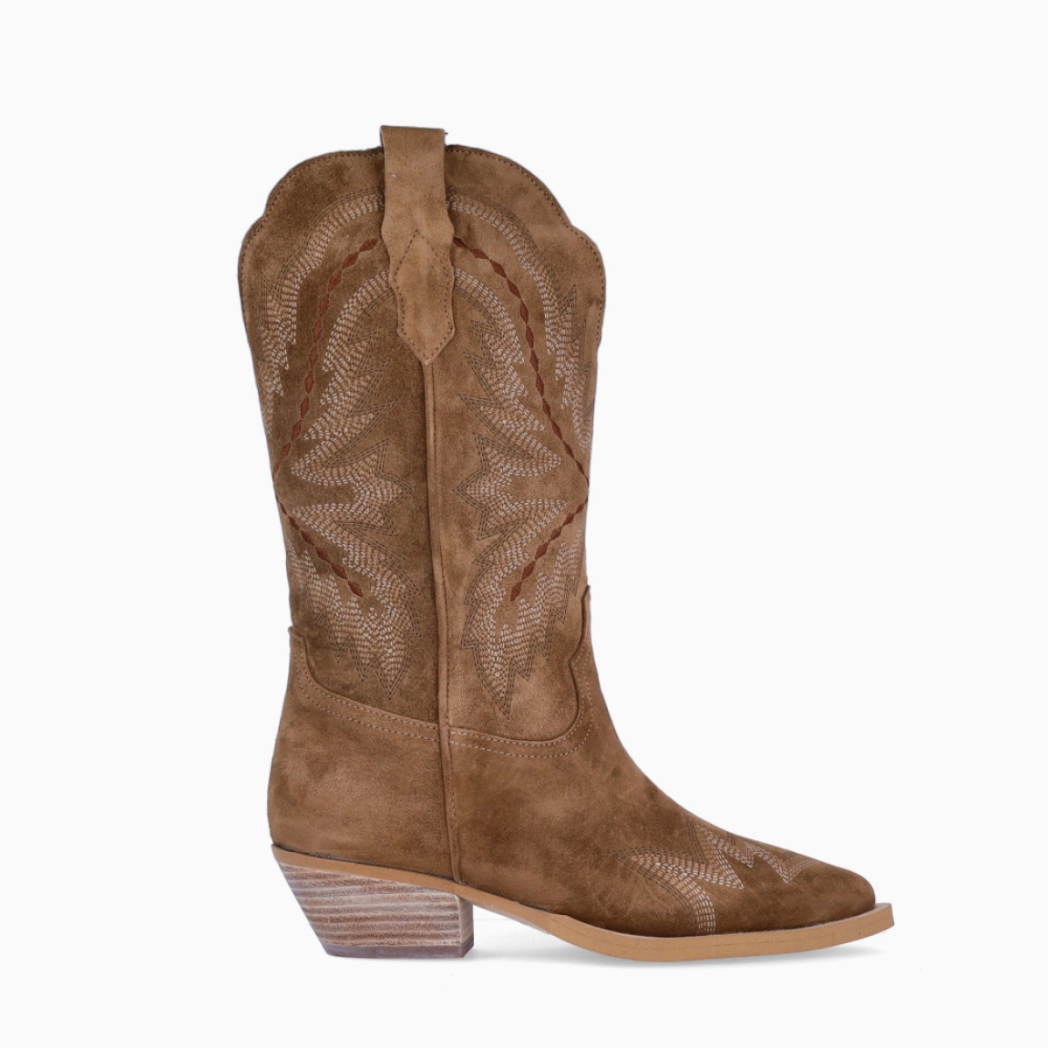 Botas camperas de la marca Alpe, modelo MARISELLA. Exterior en ante color cuero con punta lápiz. Interior en piel color camel. Botas Alpe con tacón de 2cm de altura. Estas botas Alpe MARISELLA son un complemento con estilo y comodidad, perfecto para lucirlo con tus mejores looks!