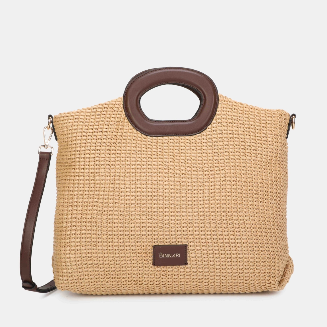 Bolso mano grande de la marca Binnari, modelo BRISA. Bolso elaborado en rafia y detalles en pu. Bolso Brisa muy práctico que se puede llevar tanto de mano como de bandolera, ya que lleva un asa extra en su interior. Los detalles metálicos son de color nickel. Bolso Binnari BRISA, ideal para esta temporada! Medidas: alto 40cm y ancho 30cm.
