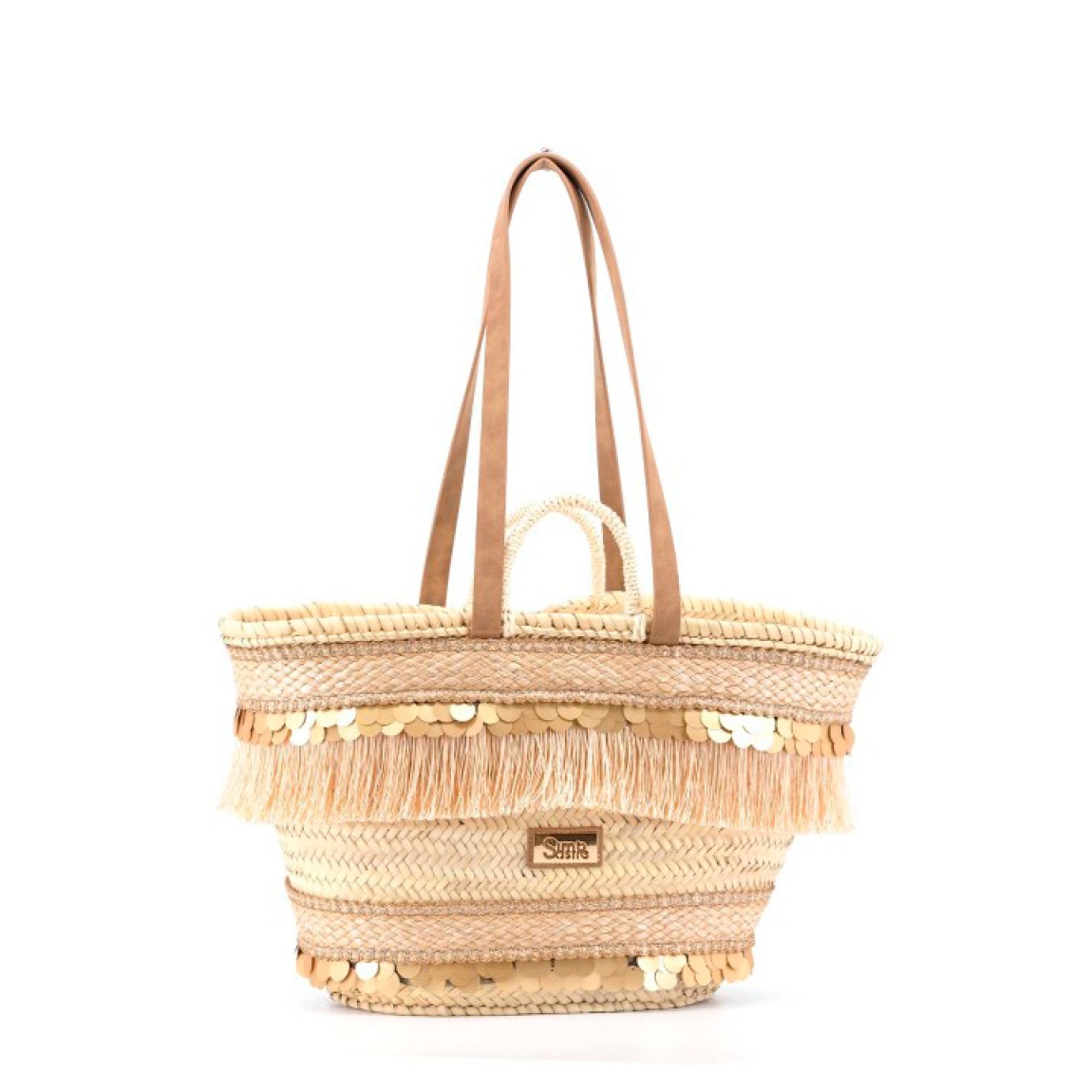 Bolso capazo de la marca Simosastre, modelo MALIBU. Bolso elaborado con rafia color beig, decorado con pasamanería de rafia y flecos al tono, monedas doradas y logo metálico en parte frontal. Cierre del bolso con cremallera y dos asas de pitas, y dos, de polipiel estilo shopper. Medidas del bolso: alto 27cm y ancho 36cm. Este bolso capazo Simosastre MALIBU es ideal para completar tus looks de temporada.